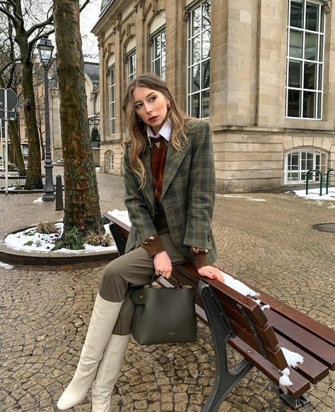 British Fashion Women, British Style Women Outfits, Love Country, 90s Fashion Outfits, British Outfits, England Fashion, Blog Article, Warm Outfits, Casual Chic Style