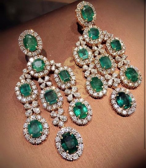 Big Diamond Studs, Diamond Studs Indian, Mens Gold Diamond Rings, Studs Indian, Big Earrings Gold, Diamond Earrings Indian, Diamond Jewlery, Indian Wedding Jewelry Sets, Emerald Diamond Earrings