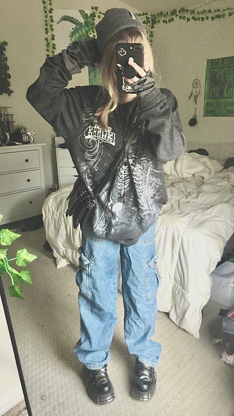 Grunge Outfits Baggy Clothes, Cute Grunge Outfits For School, Baggy Grunge Outfits, Grunge Hoodie Outfit, Grunge Outfits Baggy, Baggy Punk Outfits, Baggy Clothes Aesthetic Grunge, Skater Punk Outfits, Female Grunge Outfits