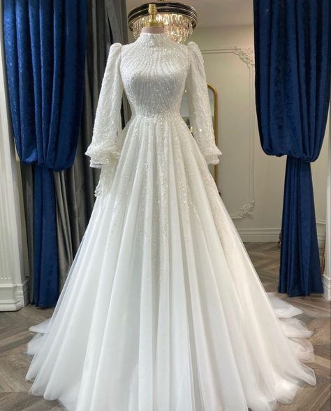 Muslim Wedding Dresses Modern, Modest Wedding Dresses Ball Gown, Wedding Dresses Muslim, Muslim Wedding Gown, Baju Kahwin, Muslimah Wedding Dress, Muslimah Wedding, Bride Dress Simple, Stile Hijab