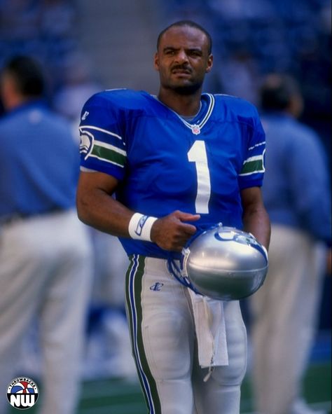 HOFer Warren Moon Warren Moon, Seattle Seahawks Football, Nfl Detroit Lions, Seahawks Football, Football Stuff, Football Legends, Football History, Football Images, Sports Images