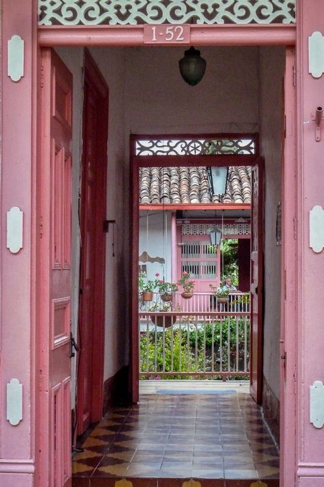 Jericó, Antioquia... GORGEOUS architecture! Colombian Architecture, Gorgeous Architecture, Colombian Style, Plant Kingdom, Culture Travel, Latin American, Cafe Bar, Central America, Mexico City