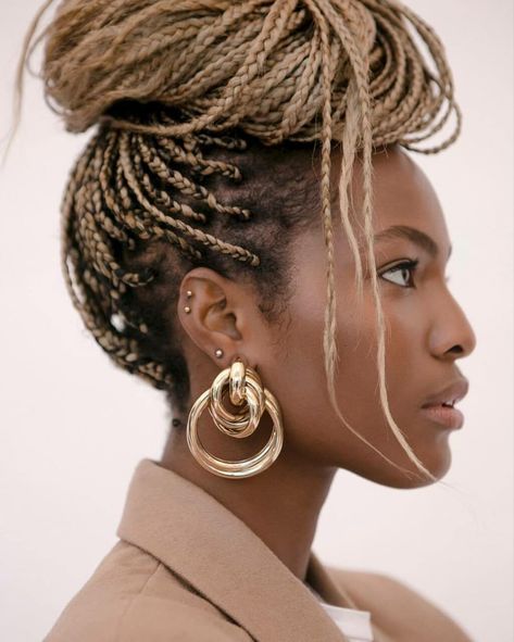 Blonde Box Braids, Blonde Braids, Box Braids Styling, Girls Braids, Foto Poses, Box Braids Hairstyles, Braids For Black Hair, Afro Hairstyles, Protective Hairstyles