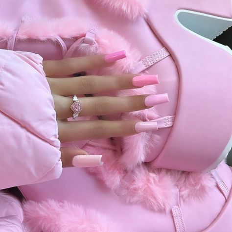 Sanrio Pink, Boujee Aesthetic, Pretty Pink Princess, Pink Lifestyle, Pink Doll, Nails Pink, Pink Girly Things, Bratz Doll, Everything Pink