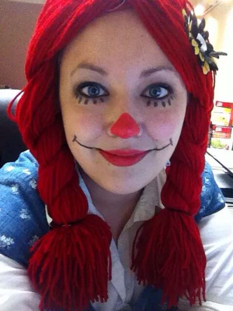 Diy raggedy Ann Diy Raggedy Ann Wig, Raggedy Ann Costume Makeup, Raggedy Ann And Andy Costume Couple, Raggedy Ann Makeup Ideas, Raggedy Ann Costume Women, Diy Raggedy Ann Costume, Rag Doll Makeup Halloween, Ragedy Ann Costume, Raggedy Ann Makeup