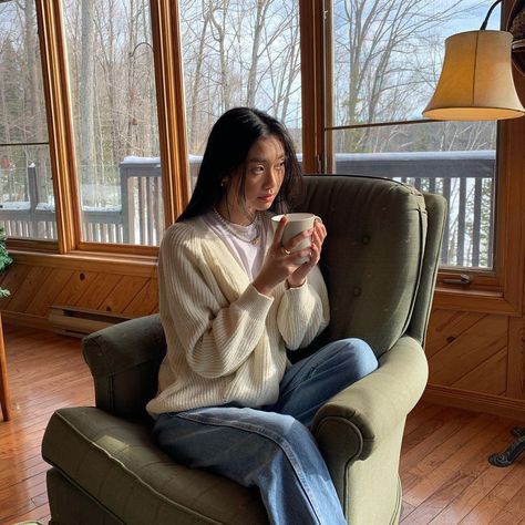 Breanna Quan Study, Cabin Aesthetic Instagram, Madison Beer Photoshoot, Cabin Fever, Winter Lookbook, Madison Beer, Cute Poses For Pictures, Cute Poses, Poses For Pictures