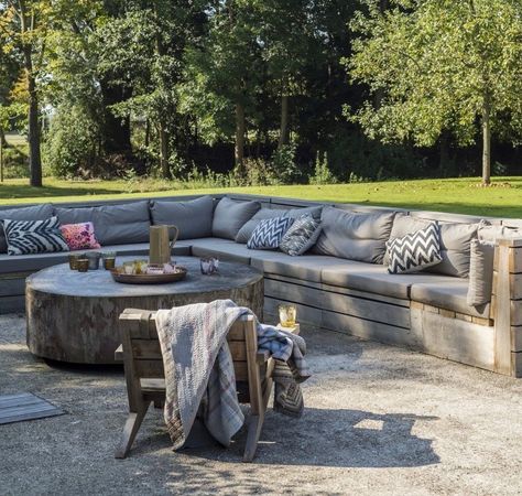 The New Outdoor Living Room: 10 Favorite Built-in Sofas for Decks and Patios - Gardenista Deck Seating Ideas Built Ins, Built In Seating Deck, Outdoor Deck Built In Seating, Built In Concrete Seating Outdoor, Bench On Deck Built In, California Outdoor, Built In Sofa, Outdoor Deck Furniture, Contemporary Living Room Furniture