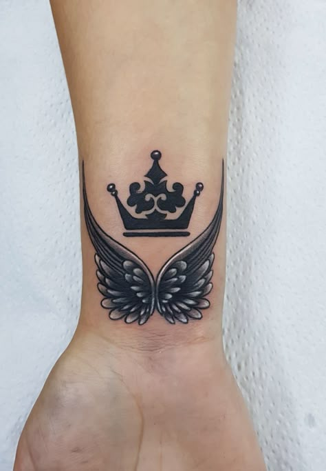 Small Black Tattoo Coverup, Small Black Cover Up Tattoos For Women, Small Name Cover Up Tattoos, Tattoo Name Cover Up Ideas, Black Star Tattoo Cover Up, Name Cover Up Tattoos For Women On Chest, Crown Tattoo Cover Up Ideas, Av Tattoo, Coverup Tattoo Ideas For Men Arm