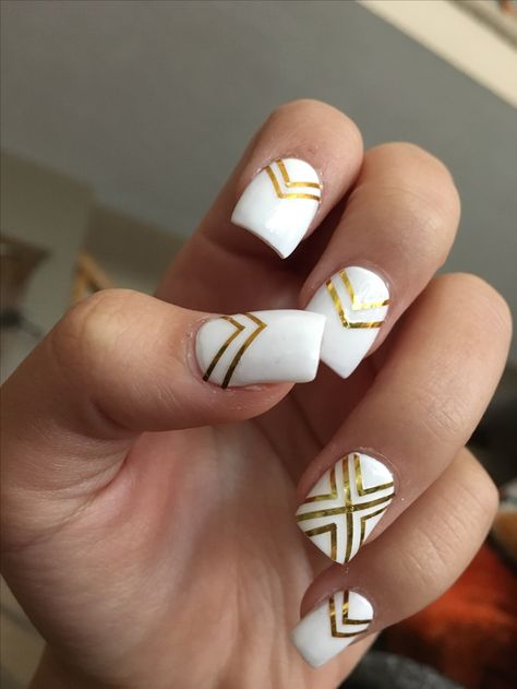 Gold and white nail tape design art acrylics ! They're so classy with the gold stripes Gold Nail Polish Designs, Nails Acrylic Gold, Gold Stiletto Nails, Ivory Nails, Matte White Nails, Gold Gel Nails, White Nails With Gold, Gold Acrylic Nails, New Nail Art Design