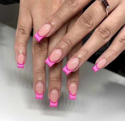 Pink Outline Acrylic Nails, Pink French Tips With Design, Nail Ideas Acrylic French Tips, Pink French Tip Designs, Pink Tip Nails, Airbrush Nails, Simple Gel Nails, Girly Acrylic Nails, Work Nails