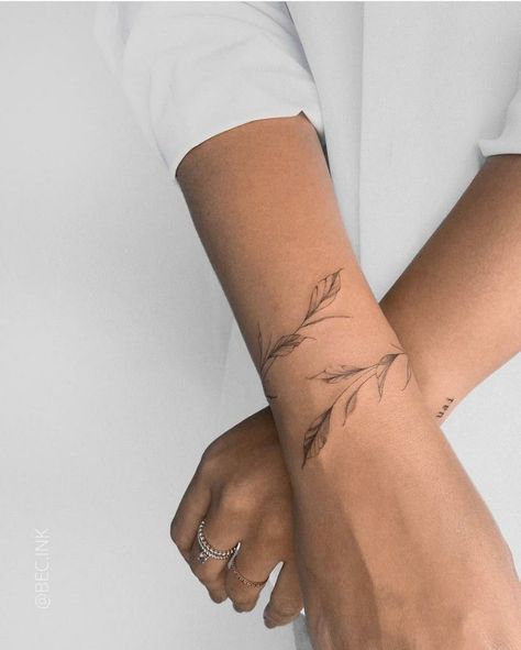 Wrist Leaf Tattoo, Wrap Around Wrist Tattoo Bracelets, Dainty Nature Tattoos, Leaf Bracelet Tattoo, Asthetic Tattoos Woman, Wrist Wrap Tattoo, Bracelet Wrist Tattoo, Wraparound Tattoo, Arm Cuff Tattoo