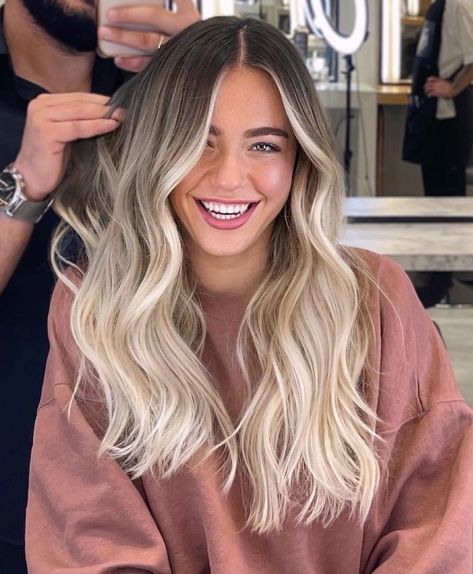 Blonde Hair With Dark Blonde Roots, Blond Hair Ideas Dark Roots, Blonde Balayage With Light Brown Roots, Balayage Hair Blonde Brown Roots, Dark To Light Balayage Blonde, Balayage For Dark Roots, Blonde Hair Ideas With Dark Roots, Long Blonde Balayage Hair Dark Roots, Blonde And Brown Bayalage