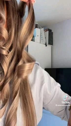 Curling Straight Hair, Curl Hair With Straightener, Hair Curling Tips, Hairstyles Volleyball, Hair Tips Video, Hair Stylies, Hair Up Styles, Hairdo For Long Hair, Hair Stylist Life