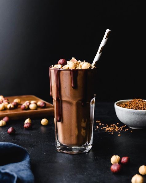 𝗛𝗔𝗭𝗘𝗟𝗡𝗨𝗧 𝗠𝗢𝗖𝗛𝗔 𝗠𝗜𝗟𝗞𝗦𝗛𝗔𝗞𝗘 Shake, shake, shake it!  Speaking of shaking and mixing, have you ever combined hazelnut and mocha flavors? If… Hazelnut Frappe, Mocha Milkshake, Mocha Frappe, Keto Snack, Hazelnut Spread, Vegan Keto, Gluten Free Snacks, Cool Cafe, Net Carbs