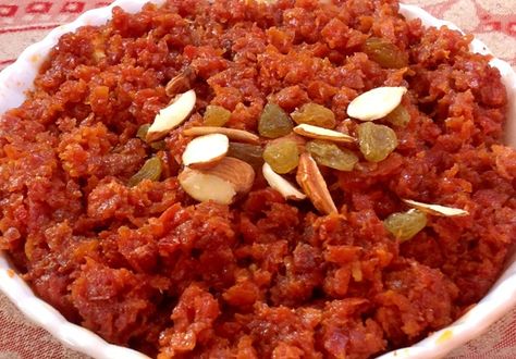 Garma Garam #Gajar ka #halwa for all #sweet lovers at #MMMithaiwala.  #Gajarkahalwa #winterspecialsweet #carrothalwa #sweetlovers Gazar Ka Halwa, गाजर का हलवा, Pakistani Foods, Gajar Ka Halwa, Urdu Recipe, Indian Chicken Recipes, Deep Pan, Rice Varieties, Vegetarian Indian