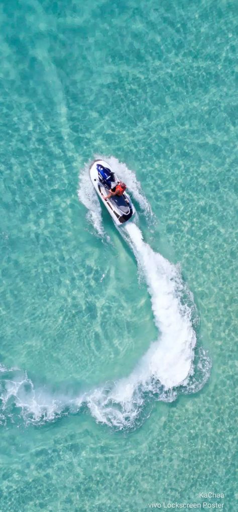 #sports #sea #ocean #water #aqua #motorboat #race #wallpaper #iphone #iphonewallper #ombre #aesthetic #display #lockscreen #blue #oceangreen #green Sea Beach Wallpaper, Race Wallpaper, Jet Surf, Surfer Aesthetic, Ski Aesthetic, Surf Life, Beach Wallpaper, Ocean Water, Iphone Phone