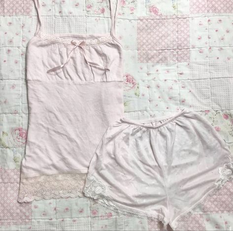 Sleepwear Cute, Pink Wardrobe, The Cardigans, Cute Pjs, Cute Pajama Sets, Image Swag, Cute Pajamas, Grunge Goth, Lovely Clothes