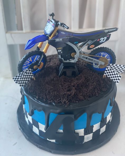 How cool is this motocross cake?! 🏍️ From the checkered flag details to that dirt bike topper, we love getting creative with custom designs like this one. Whether you’re celebrating a birthday, milestone, or just want to make a big statement, we’ve got you covered. Ready to create your own show-stopping cake? 🎂 We’re now booking custom orders for 2025, so lock in your spot and let’s bring your vision to life! . . . . . #emscakesbakery #cakesofinstagram #utahbakes #utahcounty #bakery #ut... Motocross Cake, Bike Birthday, Dirt Bike Birthday, Birthday Milestone, Now Booking, Checkered Flag, Dirt Bike, Motocross, Custom Orders