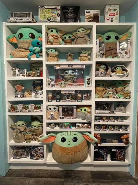 Grogu Bedroom Ideas, Baby Yoda Room Ideas, Baby Yoda Aesthetic, Yoda Decorations, Baby Star Wars Characters, Silly Animal Pictures, Yoda Drawing, Yoda Images, Yoda Wallpaper