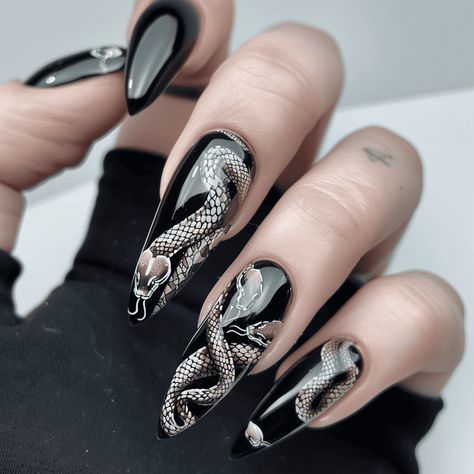 11 Taylor Swift Inspired Nail Looks Coral Nails With Design, Mystic Nails, Taylor Swift Nails, Red And Gold Nails, Pastel Nails Designs, Taylor Swift Inspired, Nail Looks, Makeup News, Goth Nails