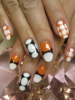 60s Nails Art, 60s Nail Art Retro, 60s Nails 1960s, 60s Nail Designs, 1960 Nails, Mid Century Nails, 60s Inspired Nails, Typing Nails, 60s Nail Art