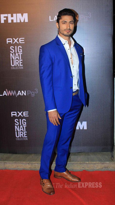 Vidyut Jammwal looking suave in a cobalt blue single breasted two button peak lapel Troy Costa suit. #troycosta #vidyutjamwal #bluesuit #bespokeluxury 3 Pic Suits Man, Body Physique, Vidyut Jamwal, Blue Pinstripe Suit, Handsome Indian Men, Blue Range, Manoj Kumar, Salman Khan Photo, Indian Men