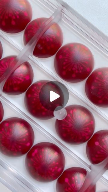 How To Make Bonbons, Bonbon Chocolate Design, Chocolate Candy Coating Recipe, Chocolate Bonbons Packaging, Truffle Packaging, Bonbon Chocolate, Colored Chocolate, Chocolate Design, Bon Bon