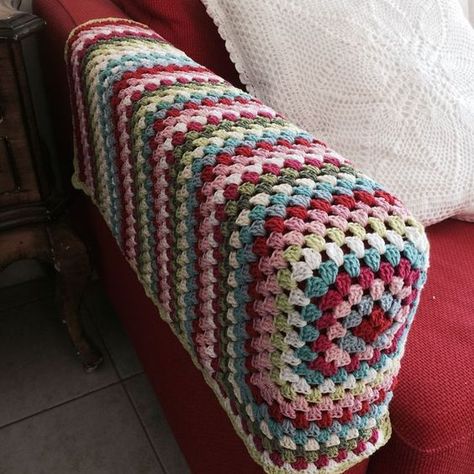 Crochet Armrest Cover Patterns Free, Crochet Arm Rest Cover, Crochet Chair Arm Covers Free Pattern, Crochet Armchair Covers, Crochet Chair Arm Covers, Chair Arm Covers Diy Patterns, Crochet Headrest Cover, Crochet Sofa Cover, Arm Rest Covers