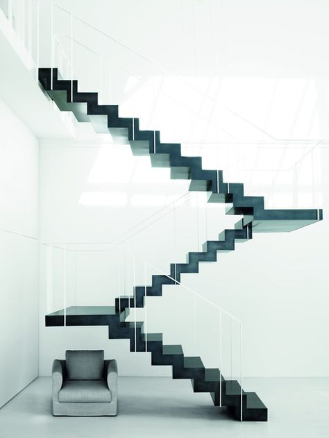 :: STAIRS :: adore the work of Piero Lissoni. Love this stair detail #stairs Diy Staircase, Escalier Design, Creative Interior Design, Floating Stairs, Staircase Decor, Floating Staircase, Stair Case, Stair Decor, Design Blogs