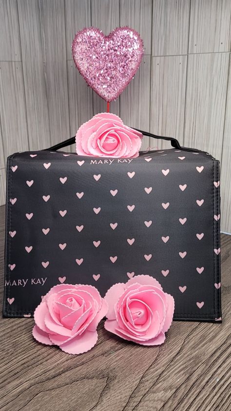 Mary Kay travel roll up bag Mary Kay Roll Up Bag, Imagenes Mary Kay, Mary Kay Gifts, Mary Kay, Valentine Day Gifts, Valentines Day, Valentines, Gifts