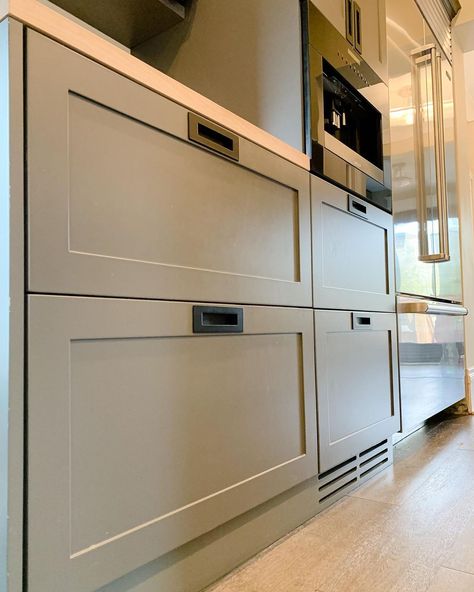 Elysha Kampen•Interior Design on Instagram: “If you have a narrow kitchen or any narrow spot with cabinets/drawers, try recessed flush pulls/handles. These were from amazon and they…” Flush Drawer Pulls, Recessed Pull Handle, Recessed Pulls Kitchen Cabinets, Recessed Drawer Pulls, Flush Cabinets, Cabinet Update, Recessed Handle, Recessed Cabinet, Tiger Tail