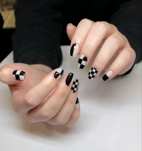 Clear Checkered Nails, Sparkly Checkered Nails, Oval Checkered Nails, Checker Accent Nails, Glitter Checkered Nails, Checked Nail Art, Color Checkered Nails, Nail Checkered Design, Coffin Checkered Nails