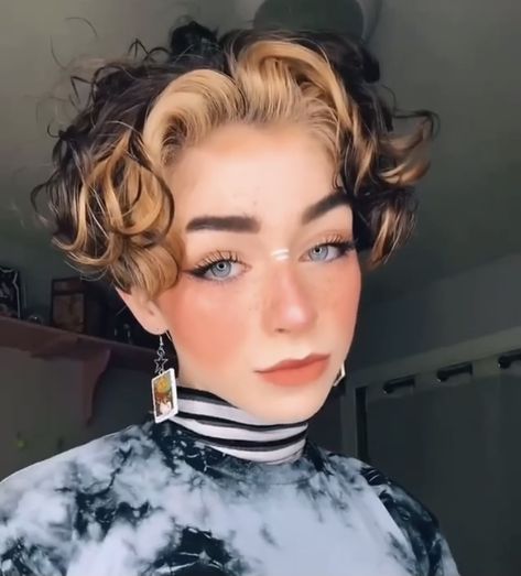 Cottagecore Short Haircut, Short Curly Platinum Blonde Hair, Addison Grace Hair, Short Hair Dye Ideas Pixie Cuts, Graceful Addison, Dyed Pixie Cut, Underdye Hair, Addison Grace, Non Binary Haircuts