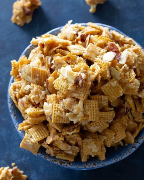 Gooey Chex Mix is chewy, crunchy, salty, sweet and totally addicting! #gooey #chex #mix #christmas #crack Comforting Recipes, The Girl Who Ate Everything, Chex Mix Recipes, Nut Snacks, Chex Mix, Snack Mix, Trail Mix, Favorite Cookies, Christmas Baking