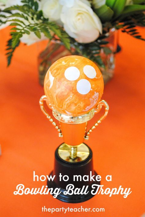 Bowling Trophy Ideas, Bowling Birthday Party Ideas, Bowling Prizes, Bowling Centerpieces, Bowling Party Ideas, Bowling Alley Party, Bowling Ball Crafts, Birthday Party Sleepover, Vanilla Meringue Cookies