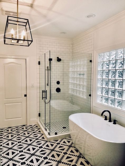 Master Bath Makeover Modern, Modern Soaking Tub Master Bath, Bathtub Remodel Master Bath, Master Bath Black Accents, Bathroom Idea With Bathtub, Master Bath With Tub And Shower Layout, Shower And Soaking Tub Master Bath, Soaking Tub Next To Shower Ideas, Black Soaking Tub