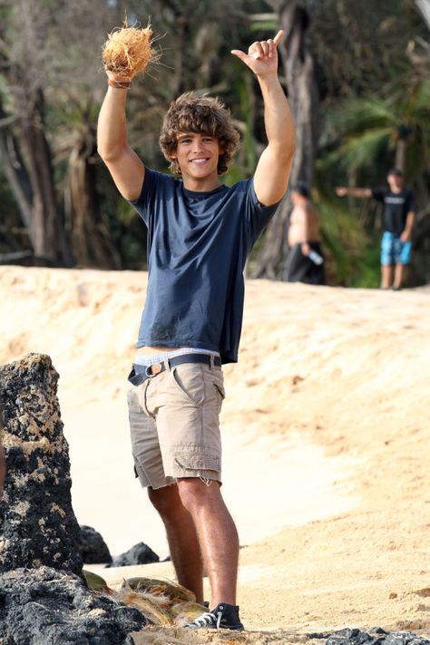 Blue Lagoon 2012, Blue Lagoon Movie, Brenton Thwaites, Summer Style Casual, Blue Lagoon, Celebrities Male, A Man, The Beach, Men Casual