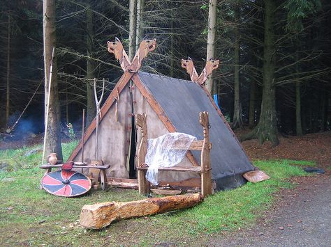 I wish I knew what they water sealed these with.  Karmoy - Viking tent | Flickr - Photo Sharing! Viking Tent, Viking Camp, Arte Viking, Viking House, Viking Reenactment, Viking Life, Viking Costume, Viking Culture, Viking History