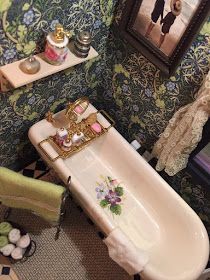 Miniature Calendar, Room Box Miniatures, Dollhouse Bathroom, Dollhouse Bedroom, Doll House Plans, Victorian Dollhouse, Dolls House Interiors, Miniature Rooms, Barbie Diy