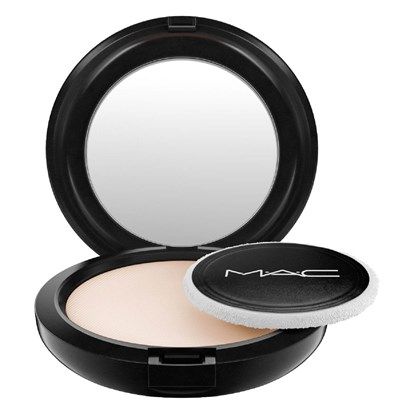 MAC Cosmetics Blot Powder/Pressed Compact - setting powder to try Mac Face And Body, Mac Powder, Compact Powder, Cream Contour, Top Makeup Products, Powder Blush, Mac Makeup, Products Makeup, Blush Brush