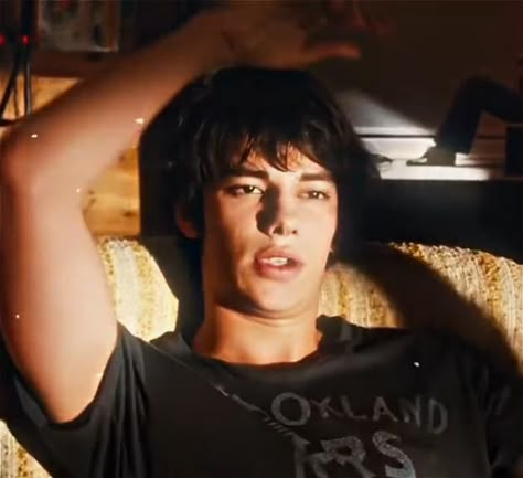 Rodrick Heffley Pfp, Diary Of The Wimpy Kid, Roderick Heffley, Devon Bostick Rodrick, Fit Actors, Hot Emo Guy, Emo Guy, Rodrick Heffley, Devon Bostick