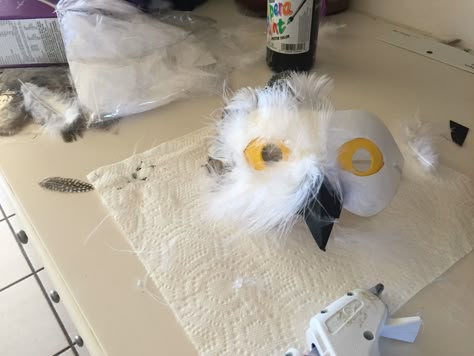 Snowy owl diy costume Diy Owl Mask, Snowy Owl Costume, Hedwig Costume Diy, Owl Costume Women's, Owl Costume Diy, Hedwig Costume, Owl Cosplay, Bean Stalk, Owl Diy