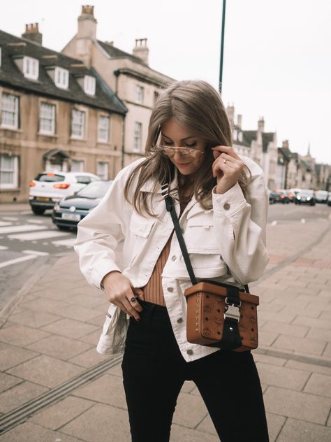 White Utility Jacket Outfit, Off White Denim Jacket Outfit, White Jacket Jeans Outfit, How To Style White Jacket, White Jacket Outfit Women, Off White Jacket Outfit, Outfits With White Jacket, White Corduroy Jacket Outfit, White Jeans Jacket Outfit