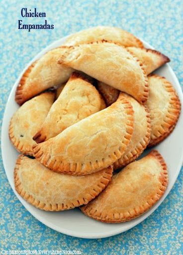 Try Jalapeno Popper Chicken Empanadas! You'll just need 4 store-bought refrigerated pie crusts., 8 ounces full fat or light cream cheese, 2 overflowing cups... Shredded Chicken Cream Cheese, Chicken Cream Cheese, Chicken Empanadas, Popper Chicken, Cheese Cheddar, Jalapeno Popper Chicken, Jalapeno Popper, Cream Cheese Chicken, Latin Food