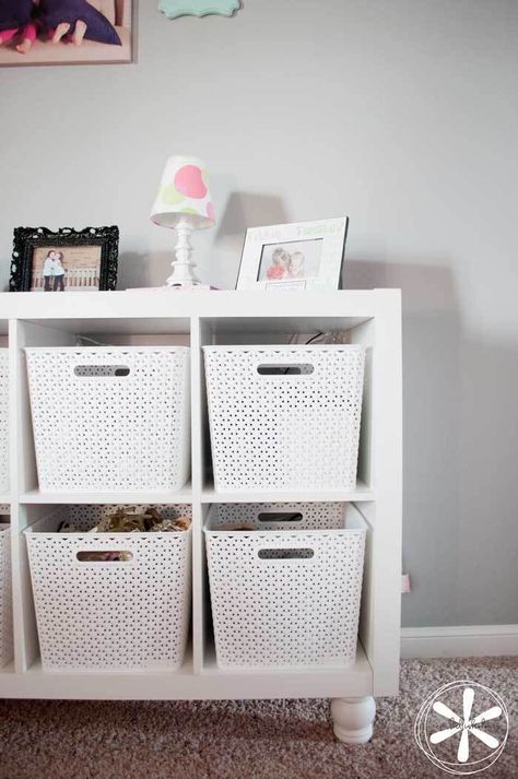 Cube Shelf Hack, Diy Cube Shelf, Cube Storage Decor, Shelf Makeover, Cube Shelf, Garden Shelves, Plastic Basket, Box Shelves, Cube Shelves