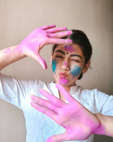 Holi selfportrait #selfpotrait #indianfestivals Happy Holi, Cute Selfies Poses, Indian Festivals, Girl Dresses, Daily Outfits, Selfies, Girls Dresses