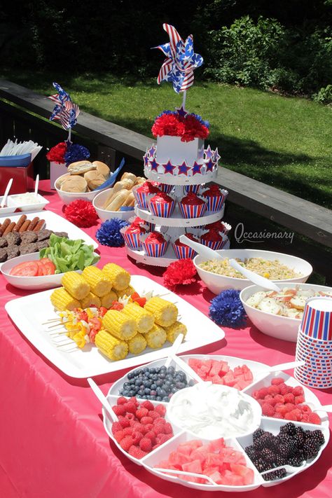 Lots Of Food, Summer Bash, 4th Of July Desserts, Fourth Of July Food, Fourth Of July Decor, July Birthday, 4th Of July Celebration, Patriotic Party, 4th Of July Decorations