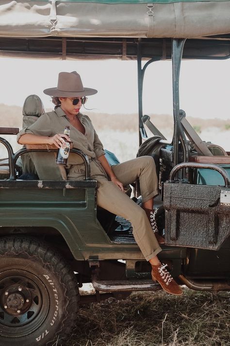 Safari Outfit Women, Prep Checklist, Safari In Africa, Safari Outfit, Safari Outfits, Safari Chic, Kenya Safari, Africa Do Sul, On Safari