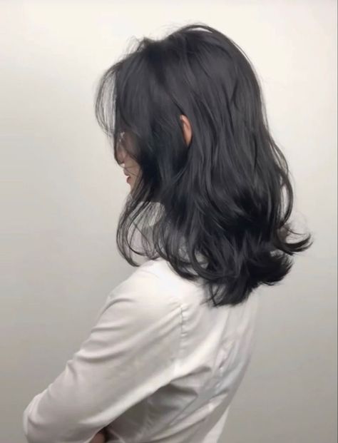 Hersheys Haircut, Asian Wavy Hairstyles, Asian Perm Women Short Hair, Korean Perm Mid Length, Black Hair Mid Length Layers, Korean Perm Medium Length, Korean Perm Women Short Hair, Korean Perm Short Hair Mid Length, Asian Hair Perm Medium Lengths