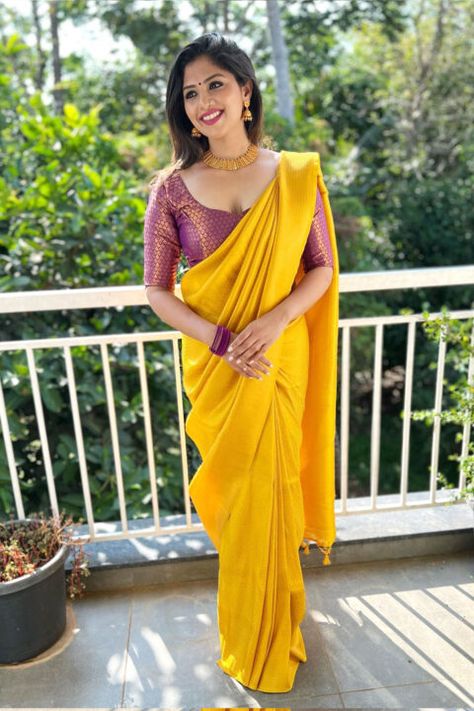 Mango Yellow Saree With Contrast Blouse, Yellow Saree With Contrast Blouse, Mango Yellow Saree, Saree With Contrast Blouse, Mango Yellow, Silk Banarasi Saree, Saree Photos, Saree Fashion, Yellow Saree